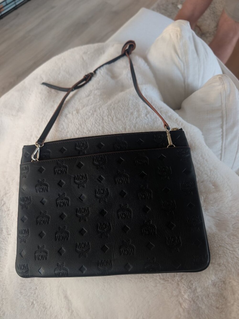 MCM Aren Black Embossed Monogram Leather Croddbody Pouch EUC - Picture 3 of 3